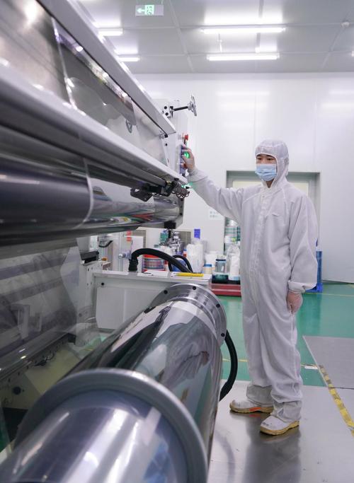 新春一线生产报告丨放假不停工,成都这家企业日均产能达3000片